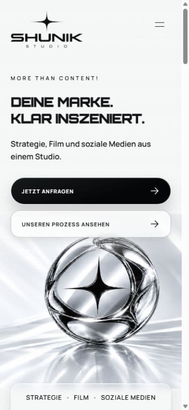 SHUNIK STUDIO Website auf einem Smartphone mit mobiler Navigation und Anfrage-Button
